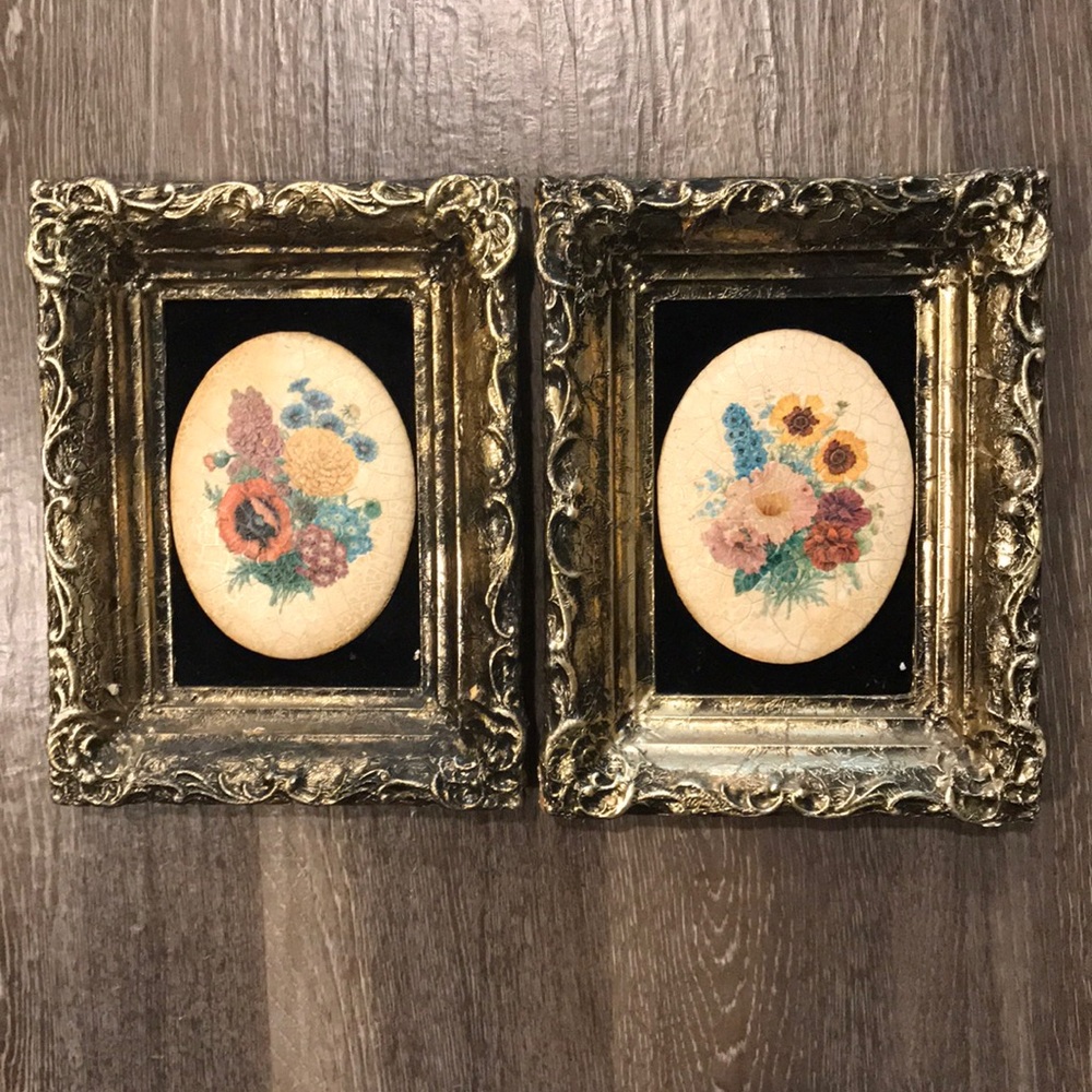 Set of paintings.